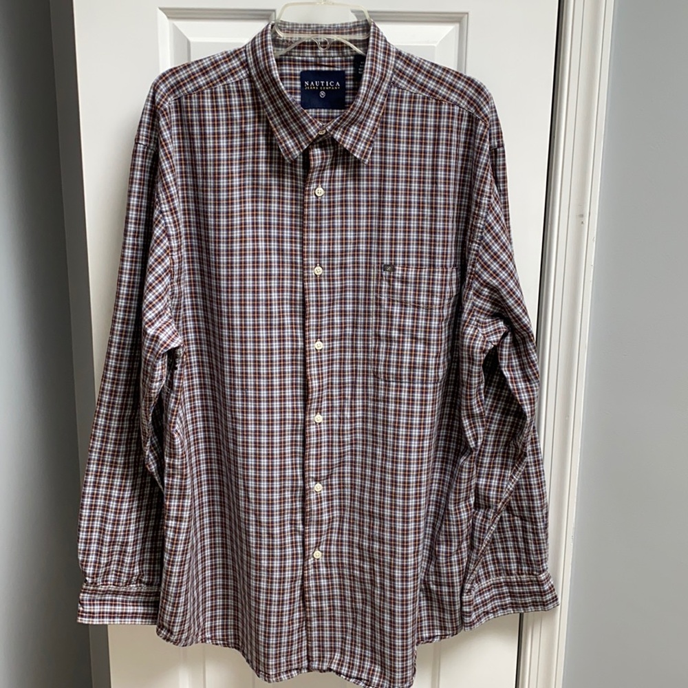 Men’s Nautica button down shirt